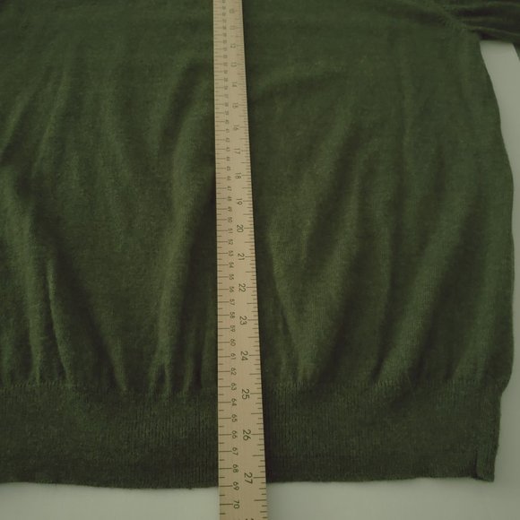 Men's Gap Italian Merino Wool long sleeve V neck sweeter, olive green. Size XL. - Picture 12 of 13